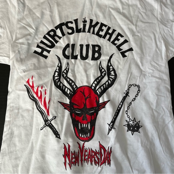 NEW YEARS DAY Hurts Like Hell Club T-Shirt - Picture 3 of 3
